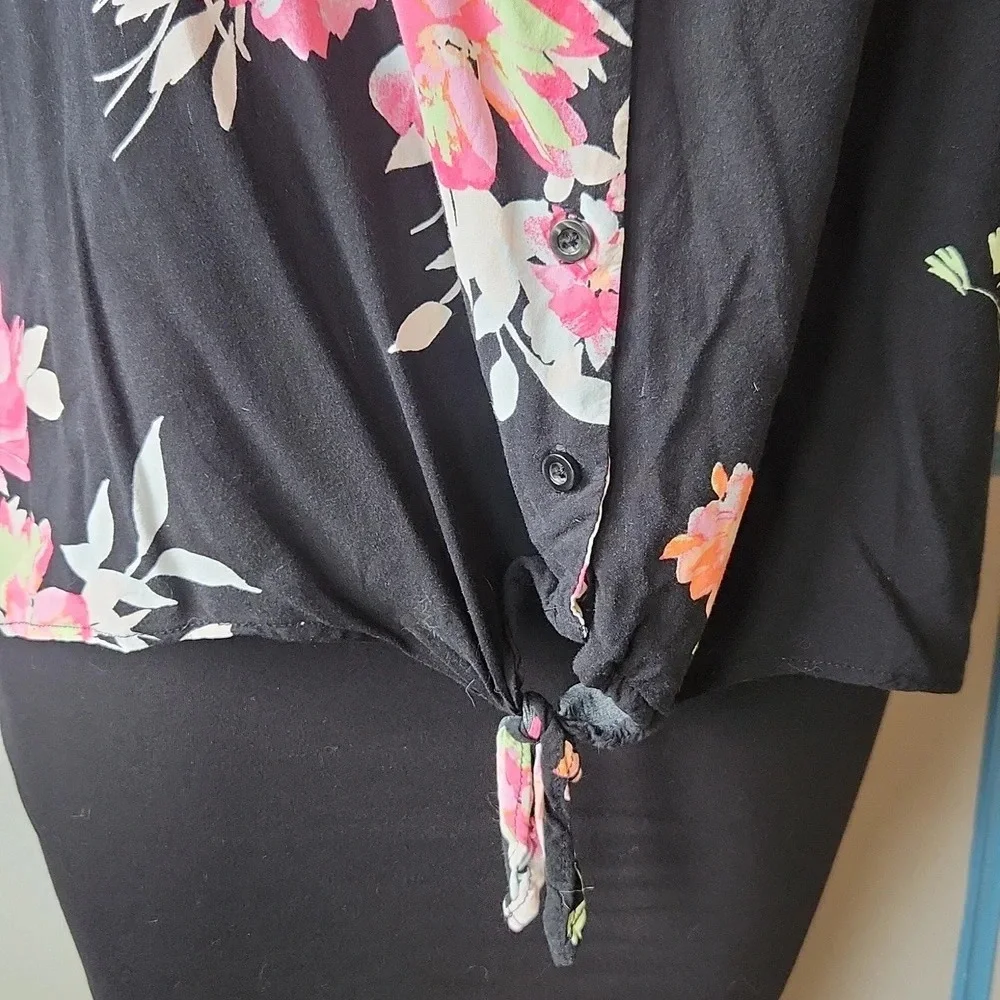 Torrid Black & Pink Floral Top - Picture 4 of 10
